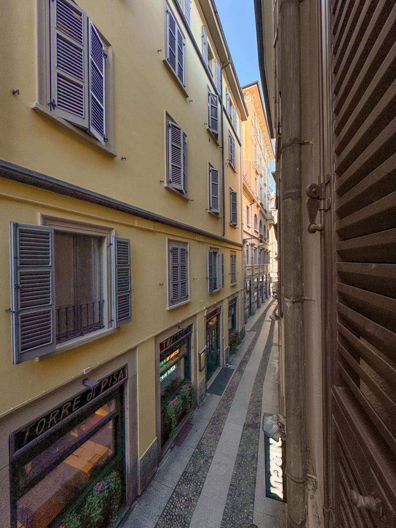 Flower - New Bright In Brera Apartment